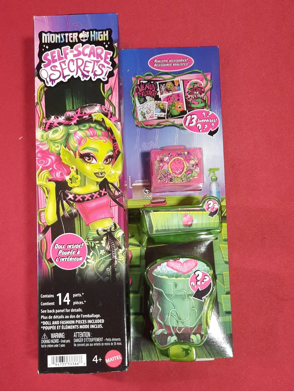 Monster High Self-Scare Secrets Playset - 13 Surprises Venus Flytrap